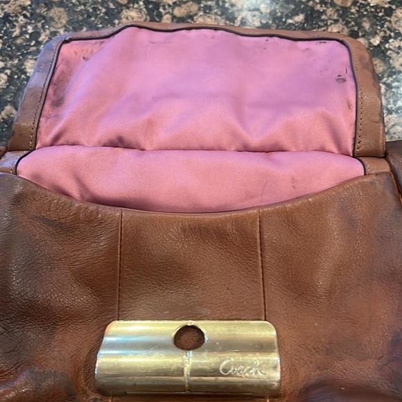 Coach ladies, vintage handbag pre-loved buttery, soft weather, brass hardware - Picture 15 of 15